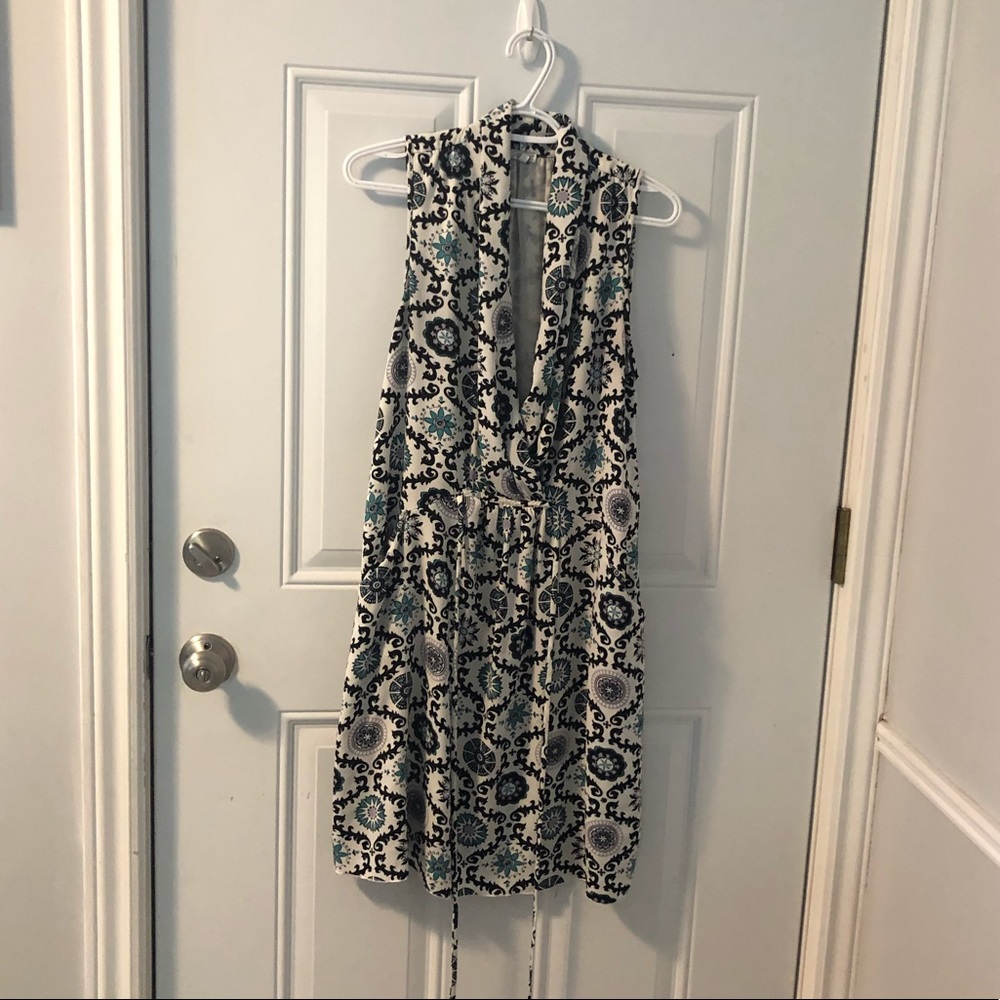 Vneck casual dress with paisley pattern